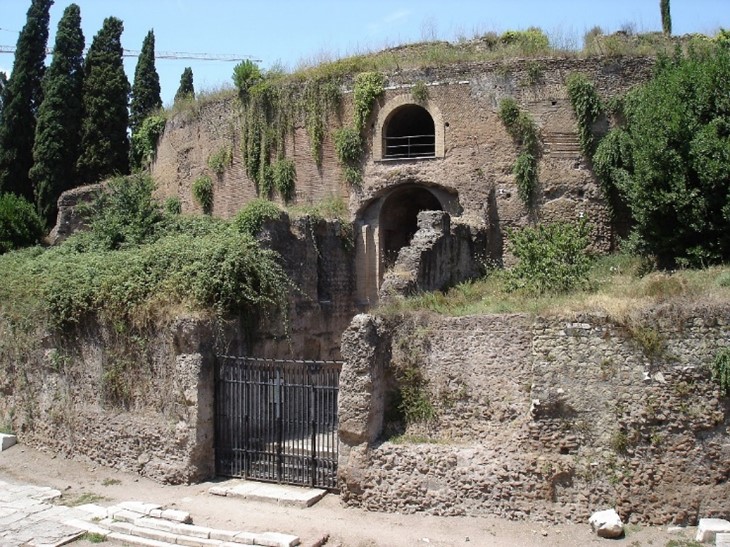 Frontal view of Augustus' mausoleum.